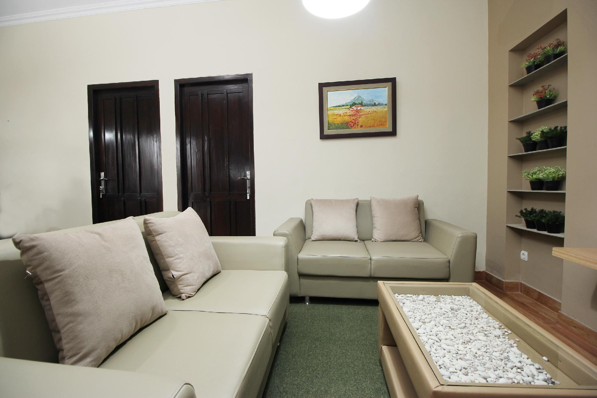 יוגיאקרטה Oyo 572 Omah Gedongkuning Syariah Homestay מראה חיצוני תמונה